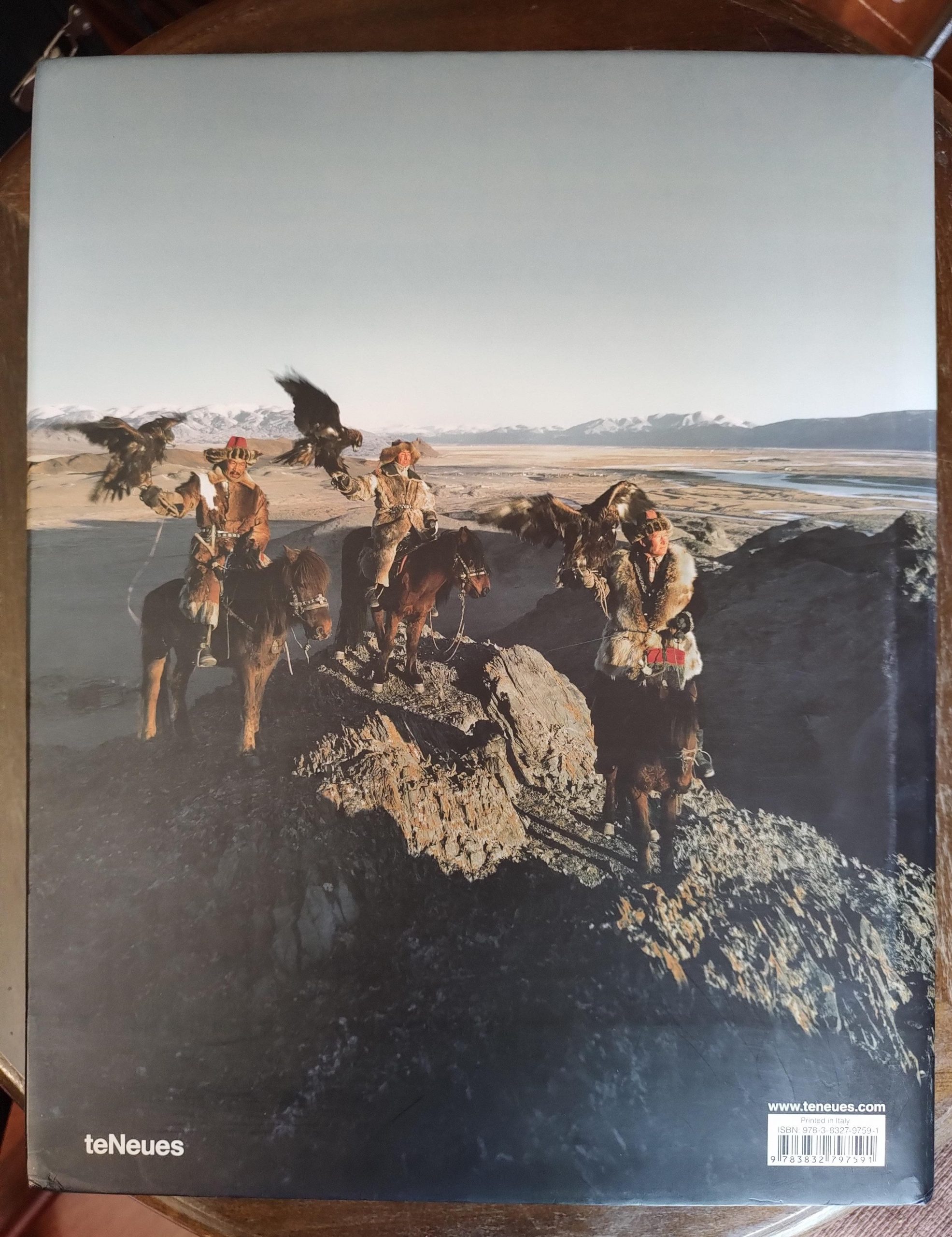 BEFORE THEY PASS AWAY de Jimmy Nelson - Imagen 8