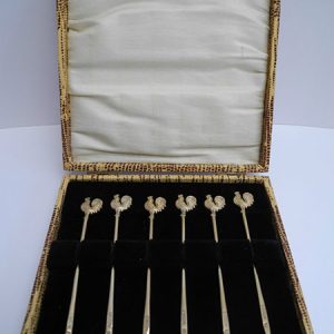 Seis Pinches de plata para cocktail dorados