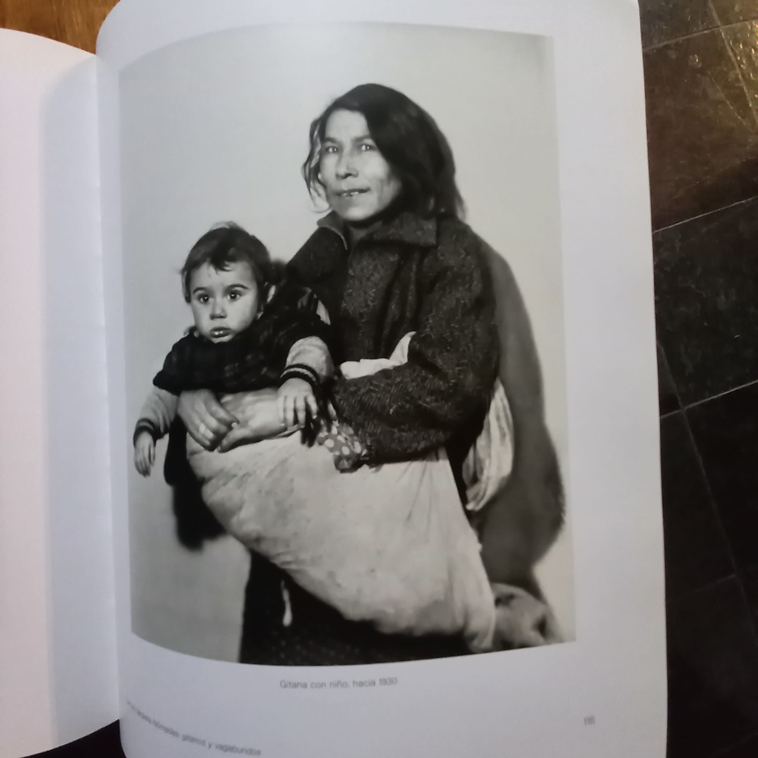 RETRATOS : LA MUJER EN EL PROYECTO HOMBRES DEL SIGLO XX de August Sander - Imagen 7