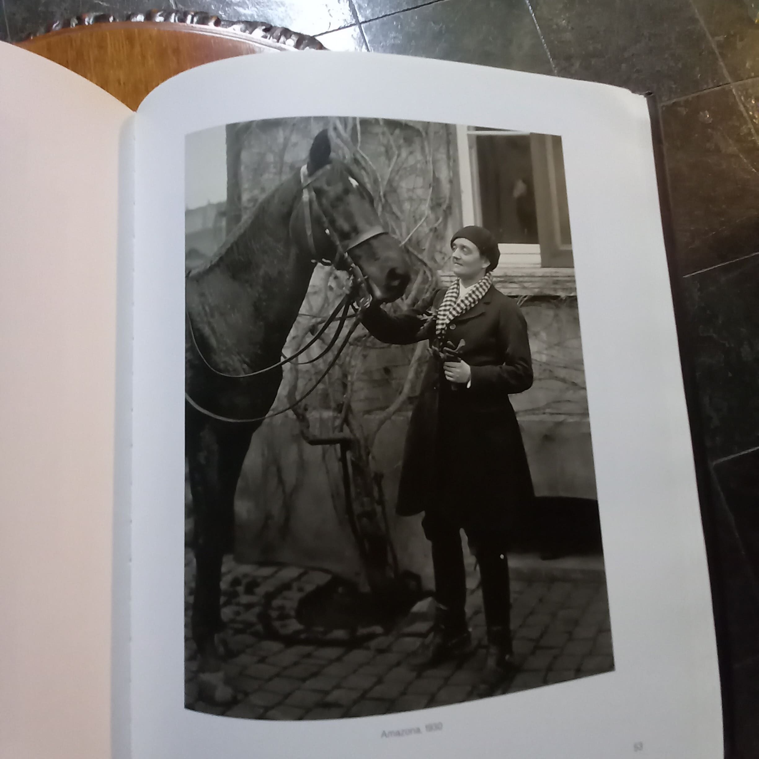 RETRATOS : LA MUJER EN EL PROYECTO HOMBRES DEL SIGLO XX de August Sander - Imagen 8