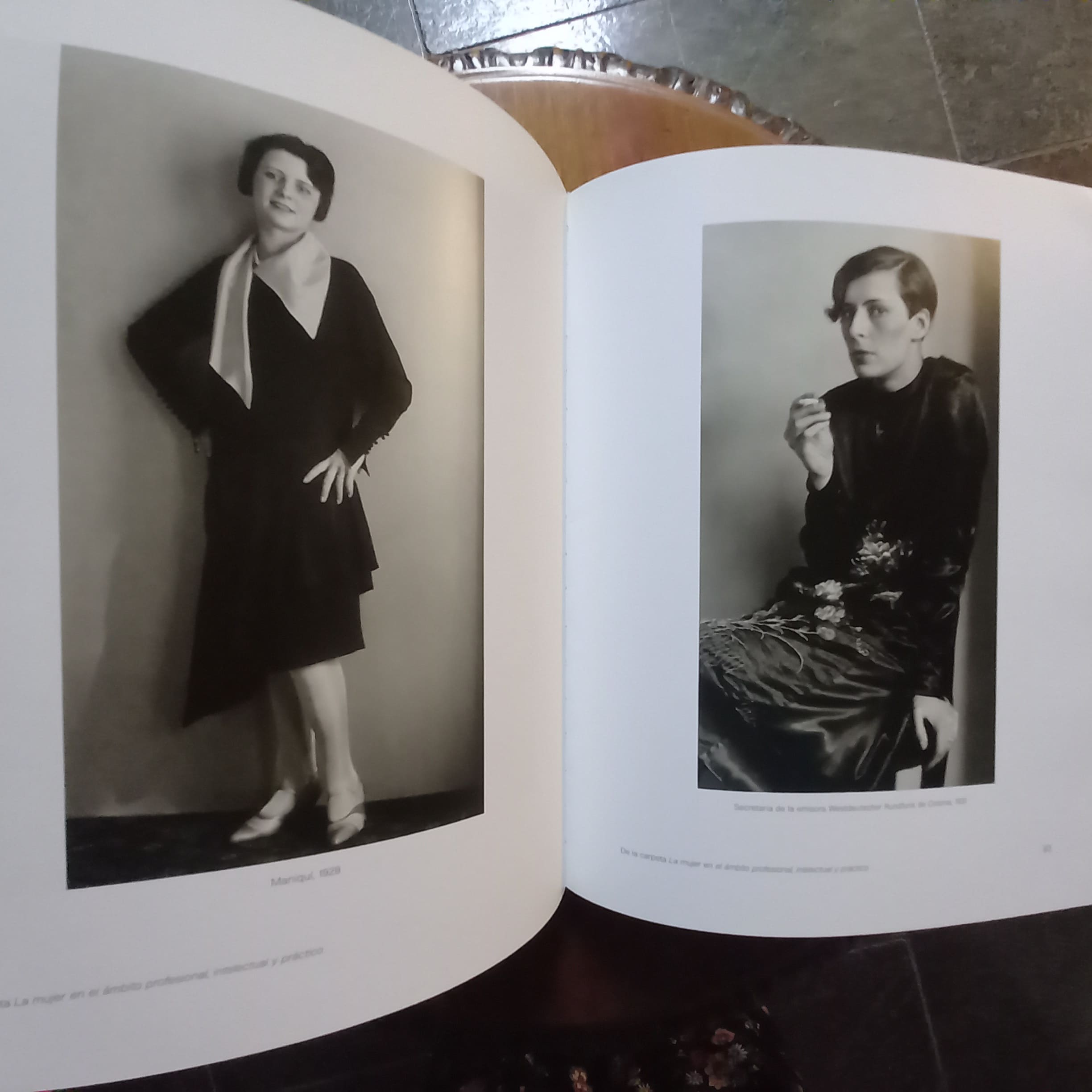 RETRATOS : LA MUJER EN EL PROYECTO HOMBRES DEL SIGLO XX de August Sander - Imagen 10
