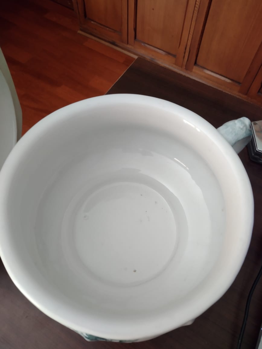 Antigua y fina sopera de porcelana inglesa