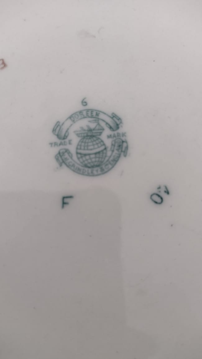 Antigua y fina sopera de porcelana inglesa