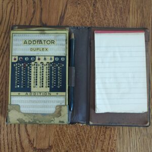 CALCULADORA MECÁNICA ANTIGUA