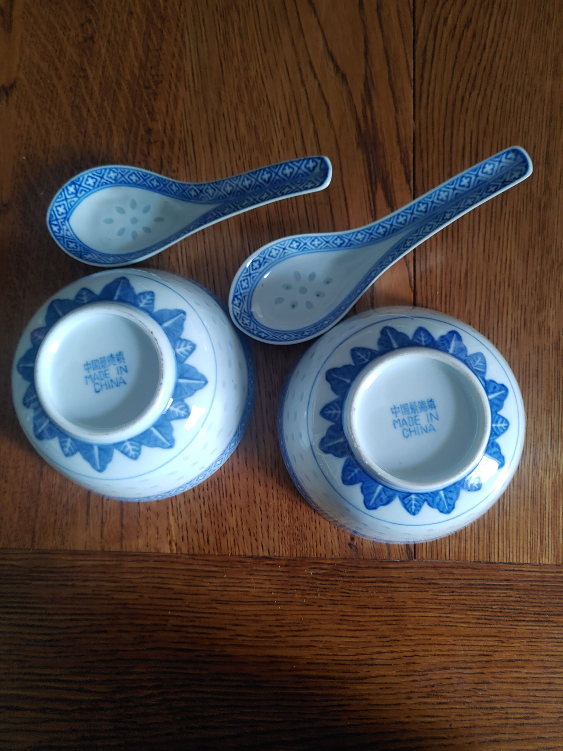 Dos cuencos con sus cucharas de porcelana china, - Imagen 5