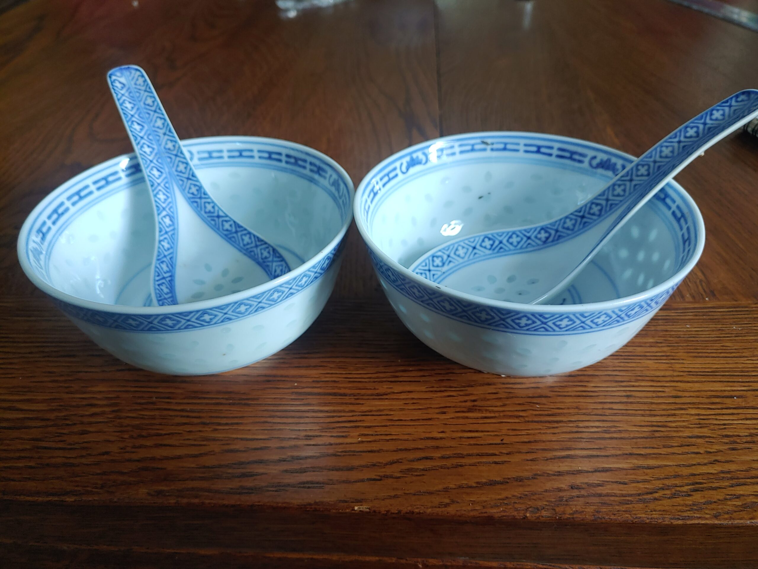 Dos cuencos con sus cucharas de porcelana china, - Imagen 6