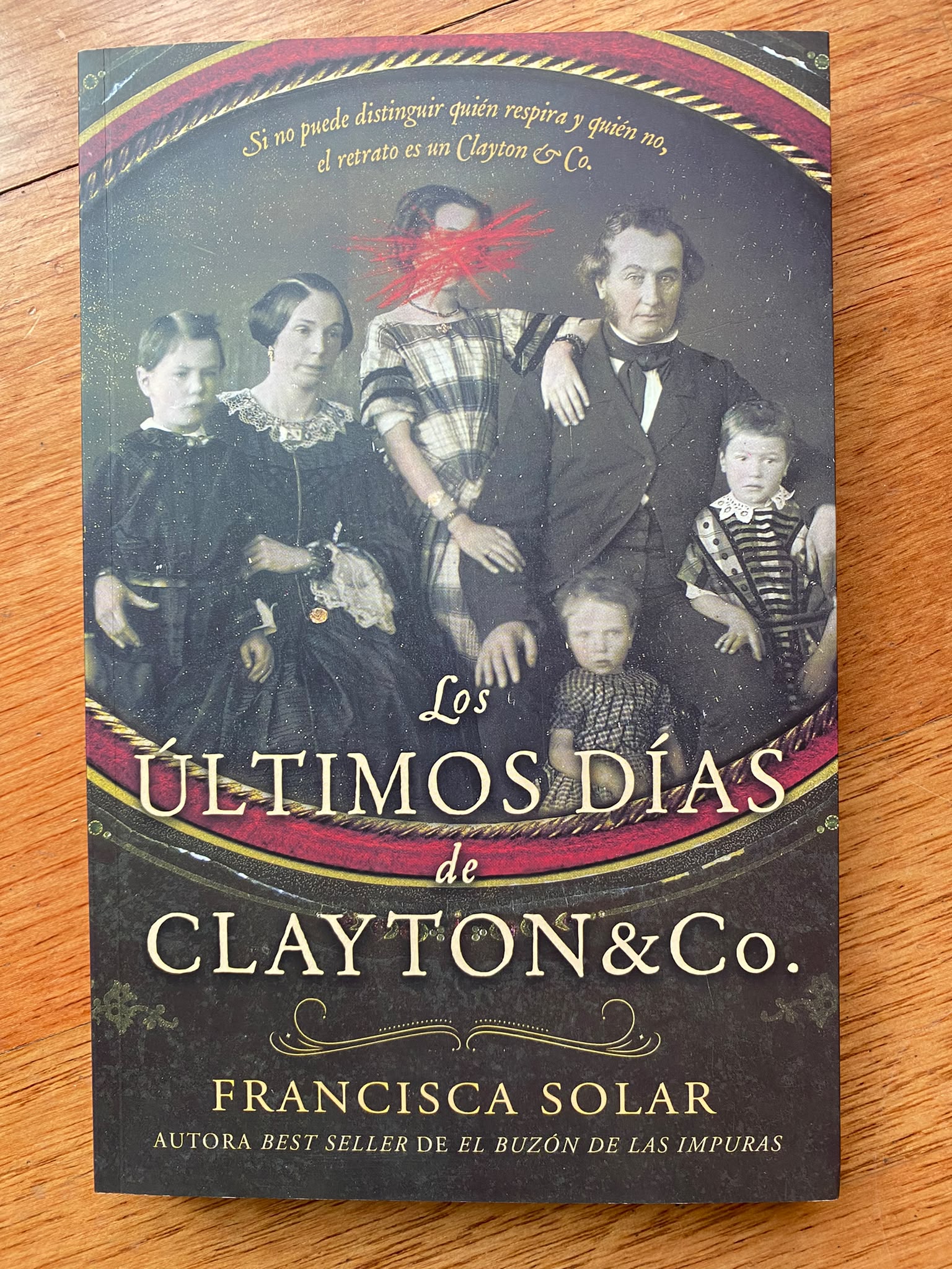LOS ULTIMOS DIAS DE CLAYTON & CO de Francisca Solar 2025 (AUTOGRAFIADA)