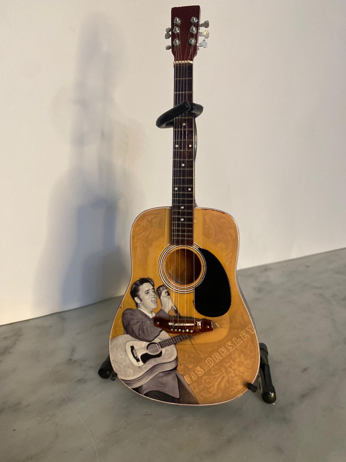 MINIATURA GUITARRA ELVIS PRESLEY 1955 AXE HEAVEM RÉPLICA COLECCIÓN - Imagen 5